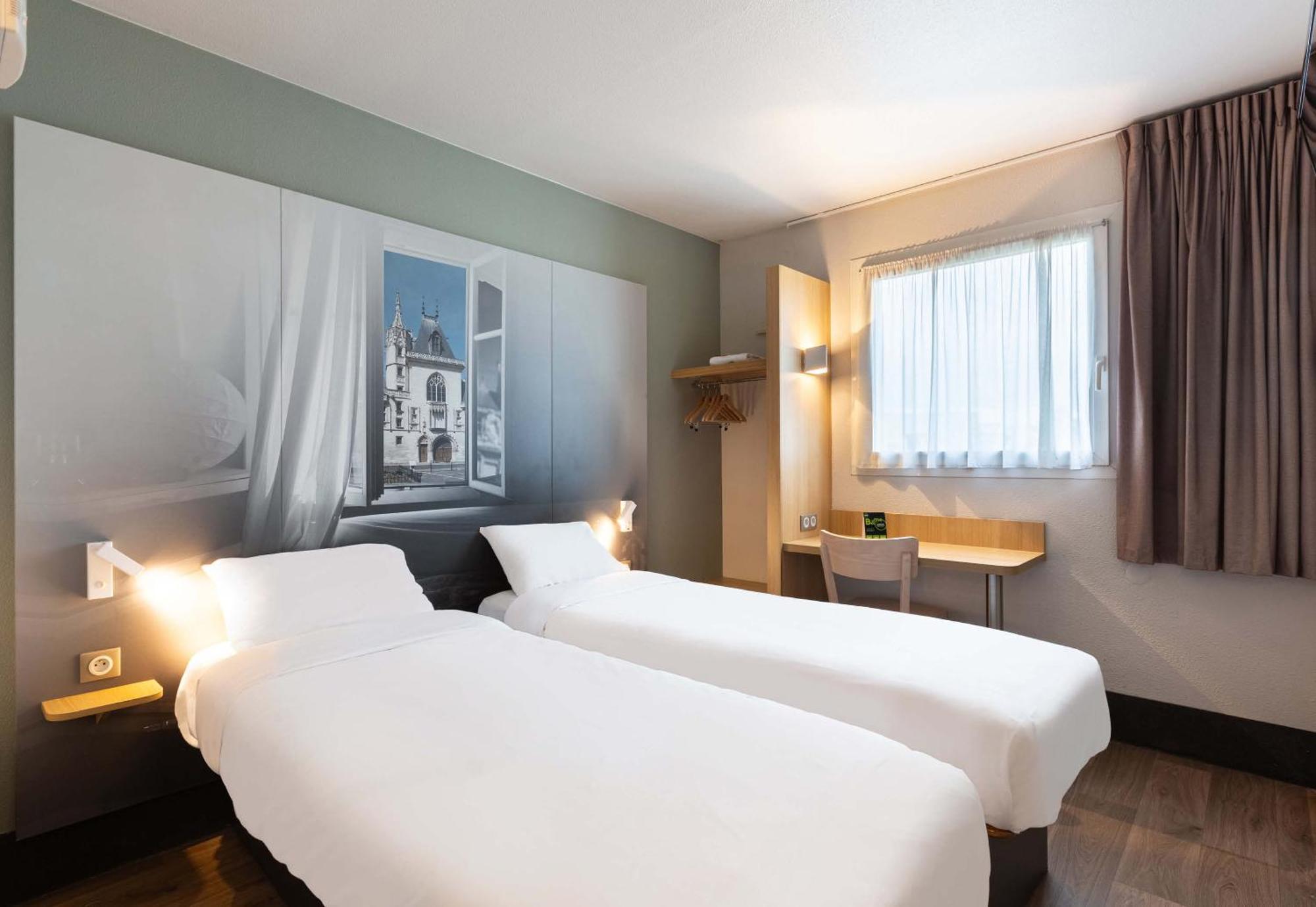 2 Hotel